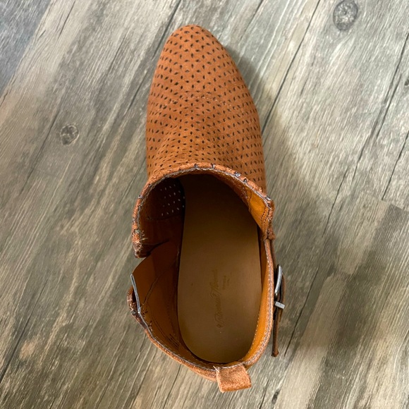 Brown Ankle booties with zipper - Picture 3 of 4